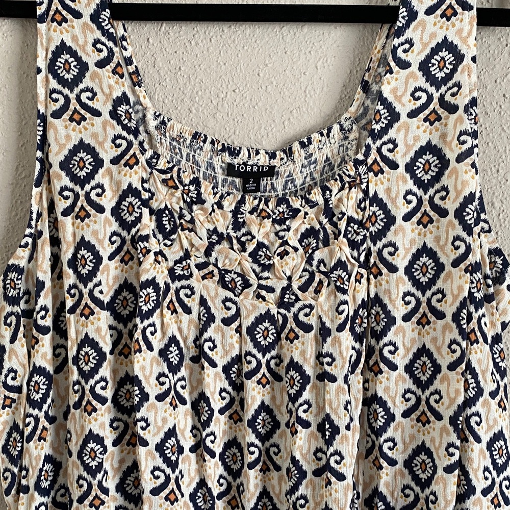 Torrid Navy and Cream Geometric Tank Top - Picture 4 of 8
